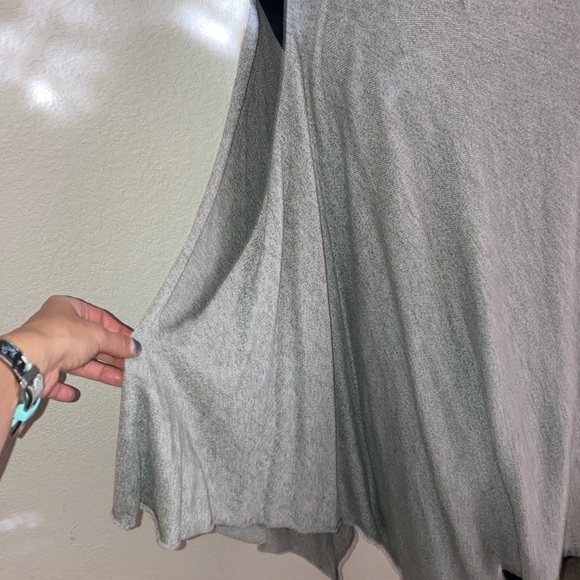 Cold Shoulder cocoon sweater - Picture 5 of 6